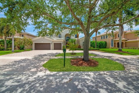 House in Lake Worth, Florida 5 bedrooms, 386.38 sq.m. № 1189737 - photo 5