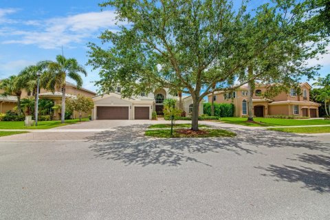 House in Lake Worth, Florida 5 bedrooms, 386.38 sq.m. № 1189737 - photo 3