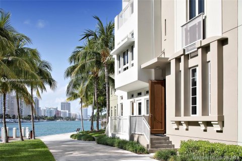 Touwnhouse à vendre à Miami Beach, Floride: 4 chambres, 347.55 m2 № 983624 - photo 2