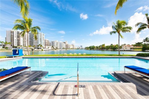 Touwnhouse à vendre à Miami Beach, Floride: 4 chambres, 347.55 m2 № 983624 - photo 27