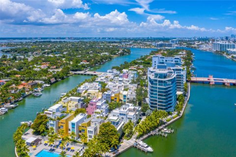 Touwnhouse à vendre à Miami Beach, Floride: 4 chambres, 347.55 m2 № 983624 - photo 25