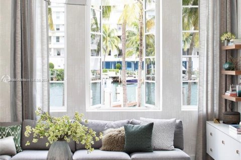Touwnhouse à vendre à Miami Beach, Floride: 4 chambres, 347.55 m2 № 983624 - photo 6