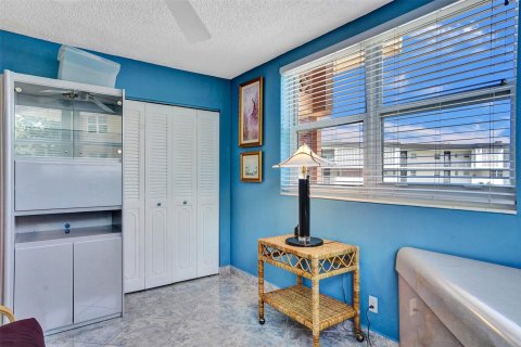 Condo in Lauderdale Lakes, Florida, 2 bedrooms  № 1208058 - photo 18