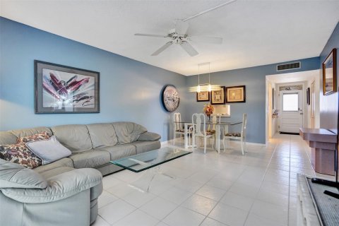 Condo in Lauderdale Lakes, Florida, 2 bedrooms  № 1208058 - photo 9