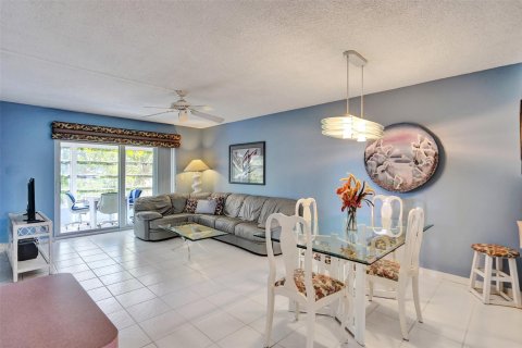 Condo in Lauderdale Lakes, Florida, 2 bedrooms  № 1208058 - photo 12