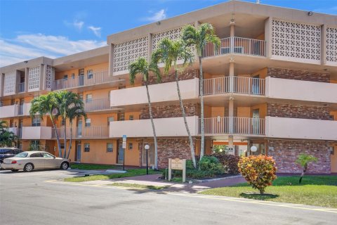 Condo in Lauderdale Lakes, Florida, 2 bedrooms  № 1208058 - photo 2