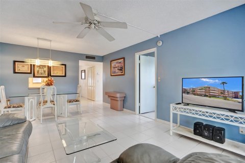 Condo in Lauderdale Lakes, Florida, 2 bedrooms  № 1208058 - photo 8