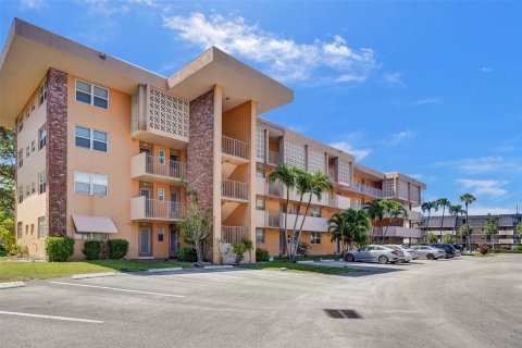 Condo in Lauderdale Lakes, Florida, 2 bedrooms  № 1208058 - photo 4