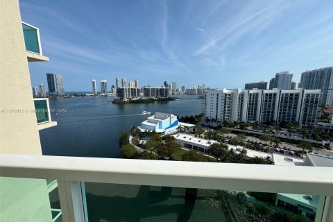 Condo in Aventura, Florida, 2 bedrooms  № 1207034 - photo 22