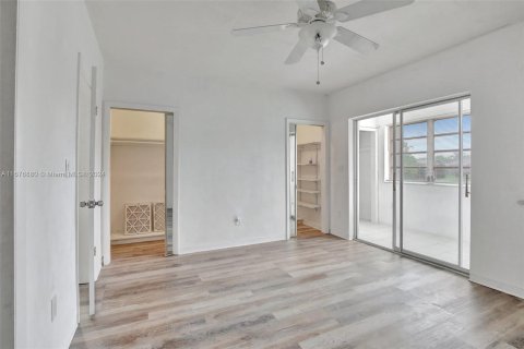 Condo in Miami Gardens, Florida, 1 bedroom  № 1401681 - photo 19