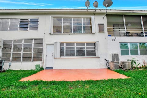 Condo in Miami Gardens, Florida, 1 bedroom  № 1401681 - photo 26