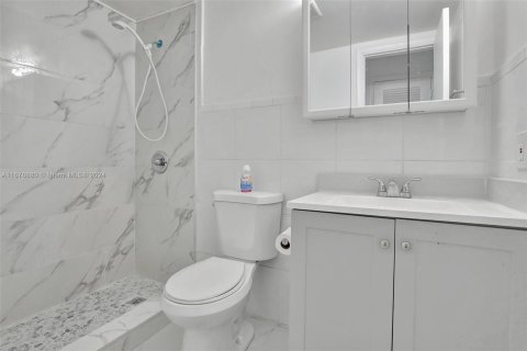 Condo in Miami Gardens, Florida, 1 bedroom  № 1401681 - photo 15