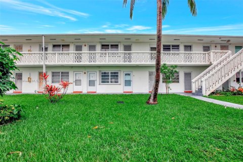 Condo in Miami Gardens, Florida, 1 bedroom  № 1401681 - photo 1