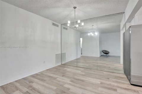 Condominio en venta en Miami Gardens, Florida, 1 dormitorio, 66.43 m2 № 1401681 - foto 11