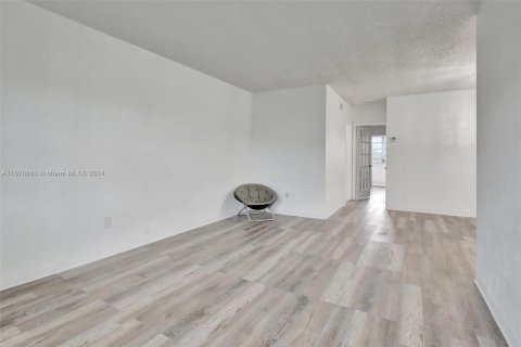 Condominio en venta en Miami Gardens, Florida, 1 dormitorio, 66.43 m2 № 1401681 - foto 9