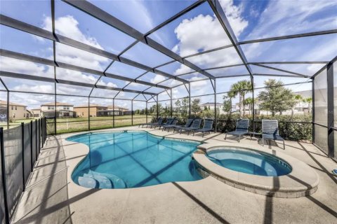 Casa en venta en Davenport, Florida, 14 dormitorios, 578.13 m2 № 1250081 - foto 16