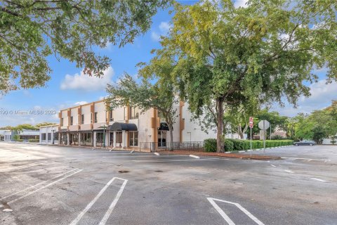 Commercial property in Coral Springs, Florida № 496943 - photo 1
