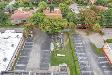 Commercial property in Coral Springs, Florida № 496943 - photo 11