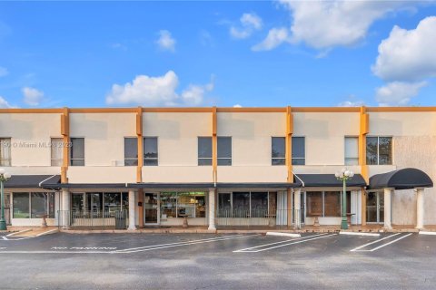 Immobilier commercial à vendre à Coral Springs, Floride № 496943 - photo 3