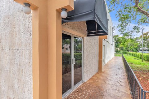 Immobilier commercial à vendre à Coral Springs, Floride № 496943 - photo 10