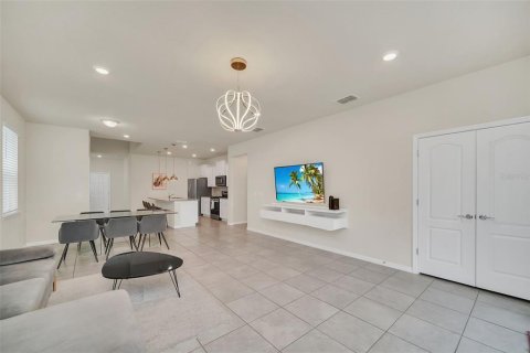 Casa en venta en Davenport, Florida, 7 dormitorios, 293.01 m2 № 1312011 - foto 18