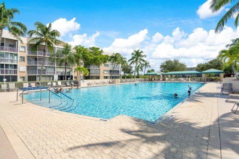 Condominio en venta en Tamarac, Florida, 3 dormitorios, 159.98 m2 № 724854 - foto 1