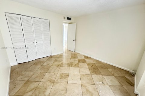 Copropriété à vendre à Coral Gables, Floride: 2 chambres, 104.89 m2 № 1147293 - photo 21