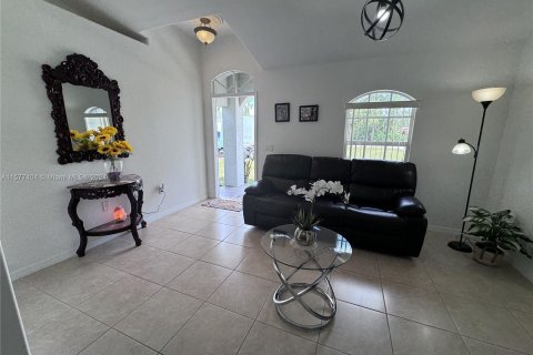 House in Naples, Florida 3 bedrooms, 151.06 sq.m. № 1147332 - photo 8