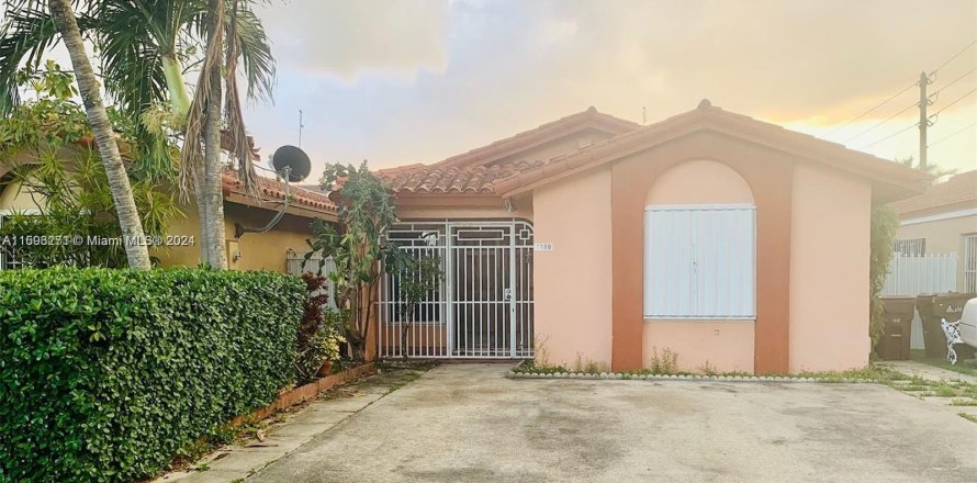 House in Hialeah, Florida 3 bedrooms, 119.38 sq.m. № 1399937