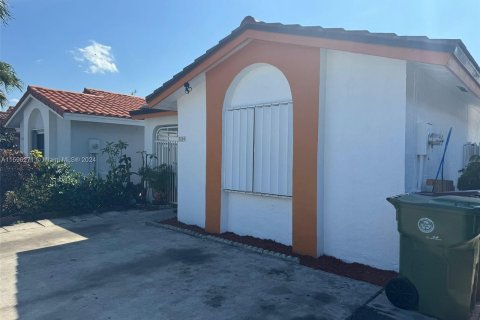 Casa en venta en Hialeah, Florida, 3 dormitorios, 119.38 m2 № 1399937 - foto 26