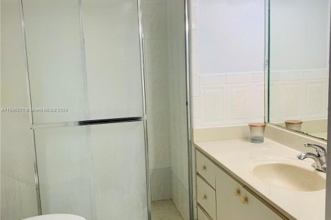 Casa en venta en Hialeah, Florida, 3 dormitorios, 119.38 m2 № 1399937 - foto 18