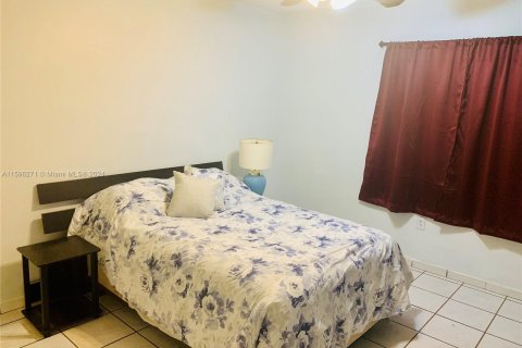 Casa en venta en Hialeah, Florida, 3 dormitorios, 119.38 m2 № 1399937 - foto 21