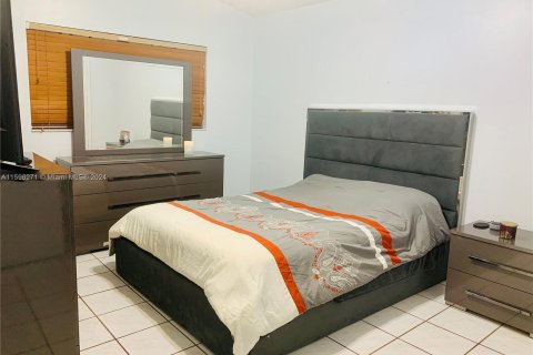 Casa en venta en Hialeah, Florida, 3 dormitorios, 119.38 m2 № 1399937 - foto 17