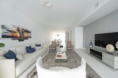 Condominio en venta en Sunny Isles Beach, Florida, 3 dormitorios, 233.28 m2 № 1399974 - foto 5