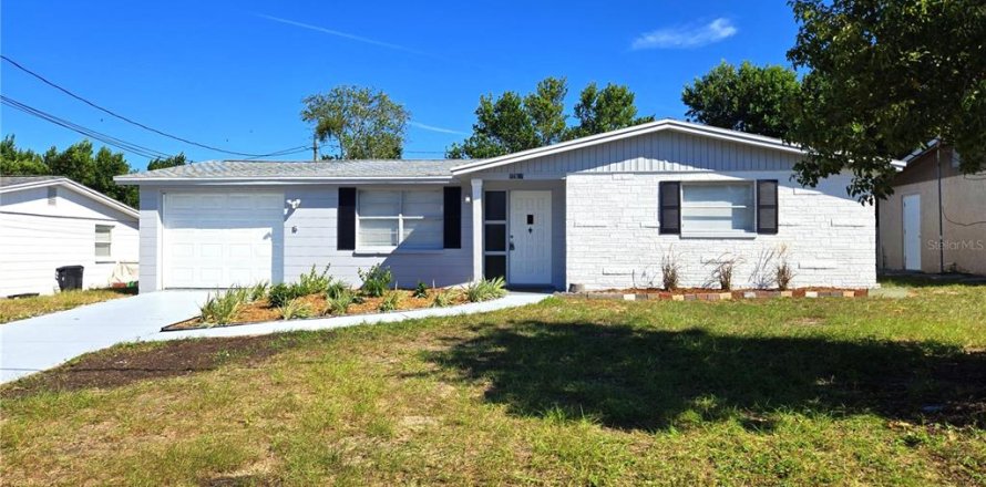 House in Hudson, Florida 2 bedrooms, 108.51 sq.m. № 1417710