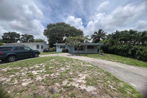 House in Hollywood, Florida 3 bedrooms, 113.15 sq.m. № 1231318 - photo 1