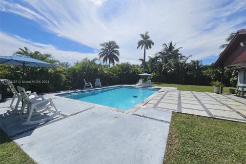 House in Miami, Florida 4 bedrooms, 173.36 sq.m. № 1372806 - photo 11