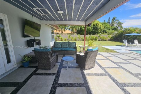 House in Miami, Florida 4 bedrooms, 173.36 sq.m. № 1372806 - photo 10