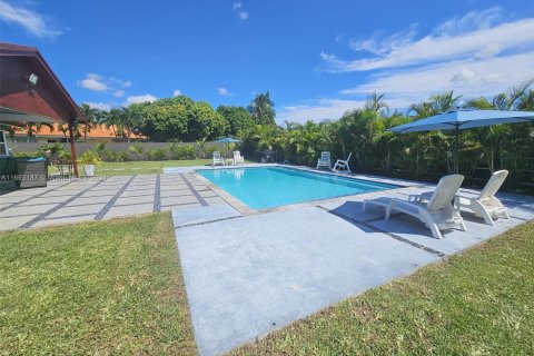 House in Miami, Florida 4 bedrooms, 173.36 sq.m. № 1372806 - photo 5