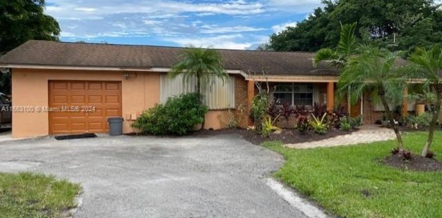 House in Lake Worth, Florida 3 bedrooms, 136.94 sq.m. № 1372734