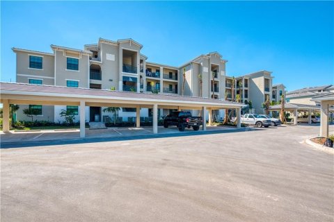 Copropriété à louer à Lakewood Ranch, Floride: 2 chambres, 116.78 m2 № 213323 - photo 1