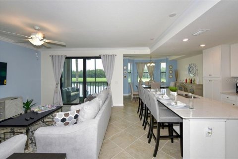 Condominio en alquiler en Lakewood Ranch, Florida, 2 dormitorios, 116.78 m2 № 213323 - foto 6