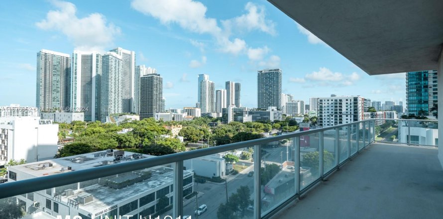 Condominio en Miami, Florida, 2 dormitorios  № 1400271