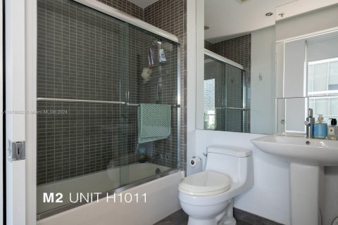 Condo in Miami, Florida, 2 bedrooms  № 1400271 - photo 12