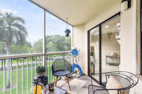 Condo in Pembroke Pines, Florida, 1 bedroom  № 1400180 - photo 20