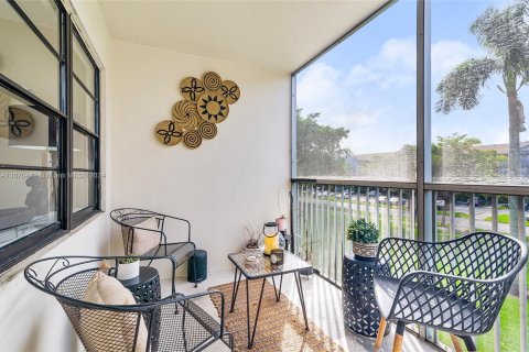 Condo in Pembroke Pines, Florida, 1 bedroom  № 1400180 - photo 19