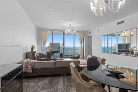 Condominio en venta en Sunny Isles Beach, Florida, 3 dormitorios, 283.35 m2 № 975253 - foto 3