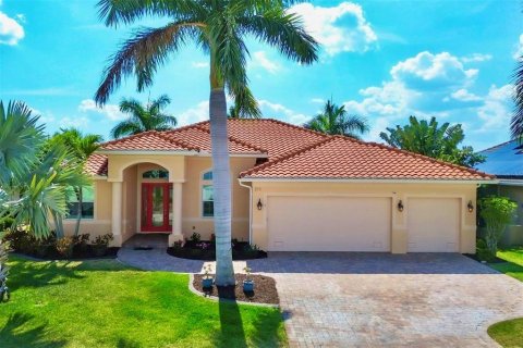 Villa ou maison à vendre à Punta Gorda, Floride: 3 chambres, 234.02 m2 № 1170148 - photo 1