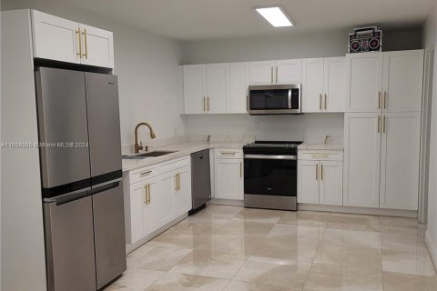 Condo in Miami Beach, Florida, 1 bedroom  № 1365431 - photo 21