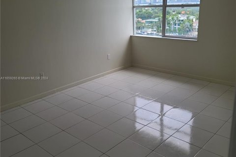 Condominio en alquiler en Miami Beach, Florida, 1 dormitorio, 96.25 m2 № 1365431 - foto 12